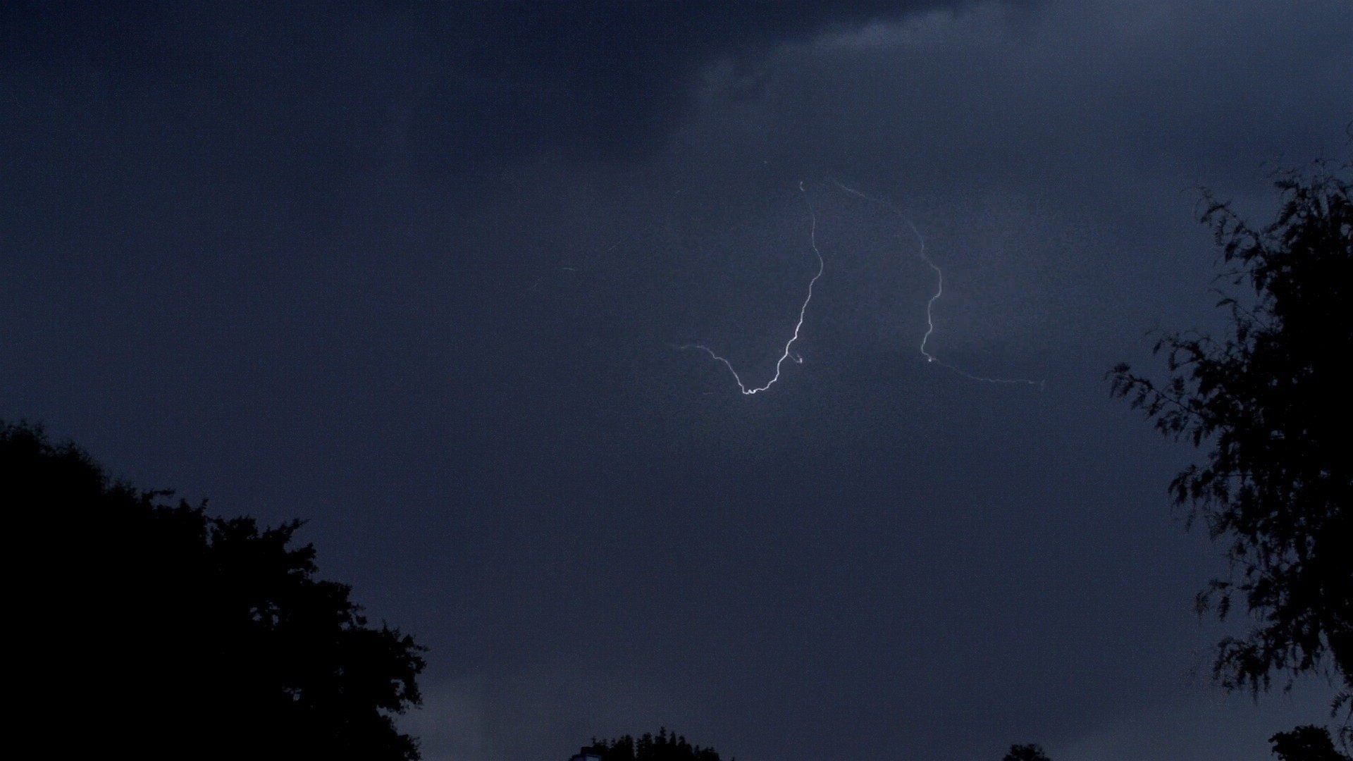 Santa Clarita lightning captured with 240fps video slow motion 8-31-2017